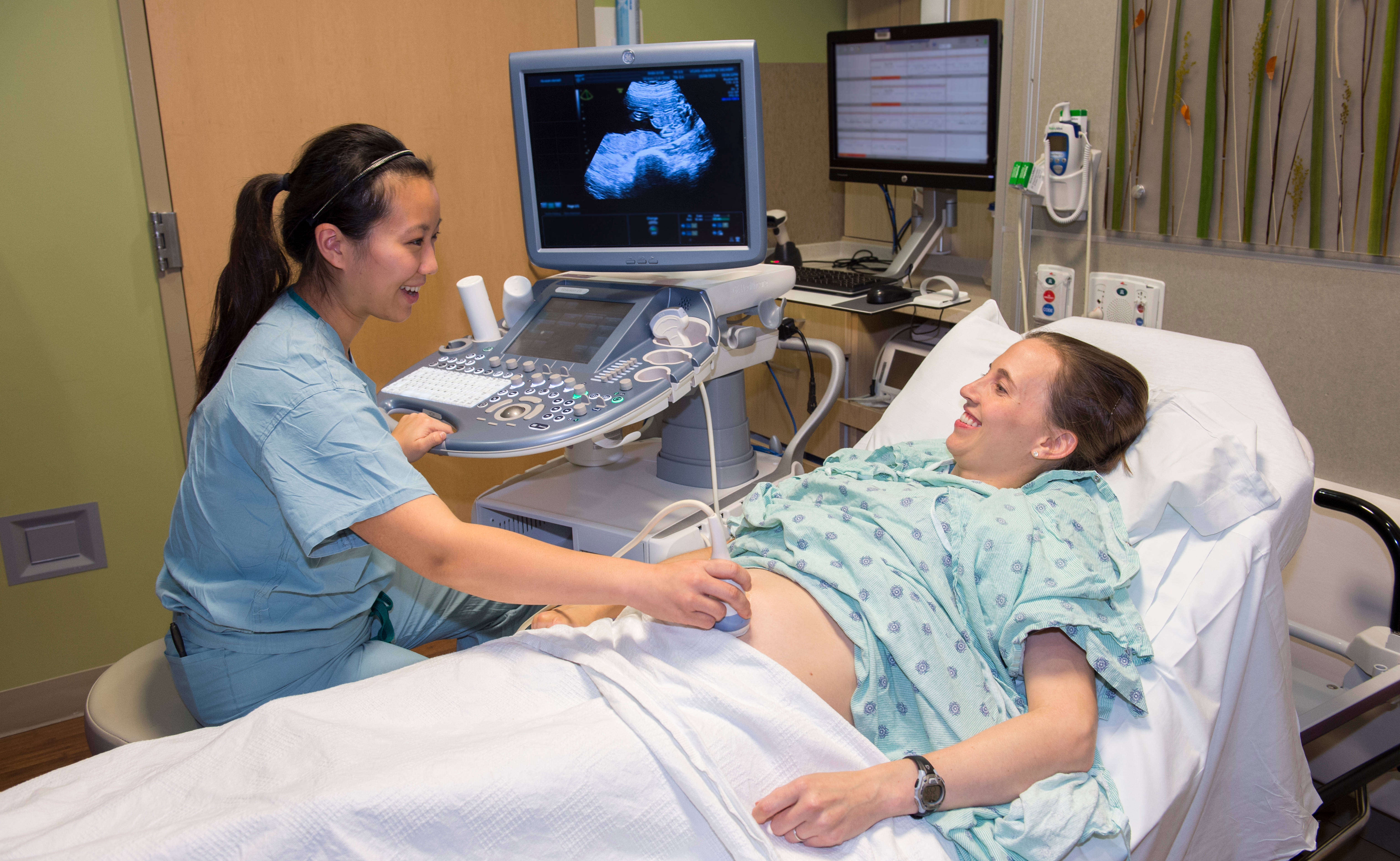 Nurse gives pregnant woman an ultrasound