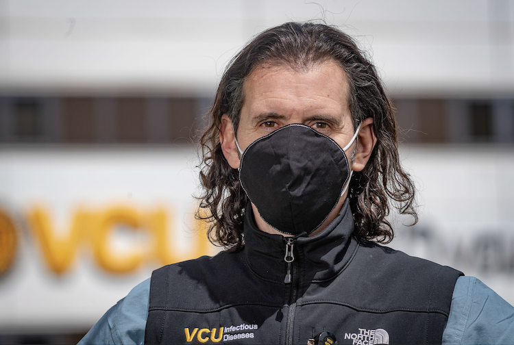 Dr. Gonzalo Bearman wearing a face mask 