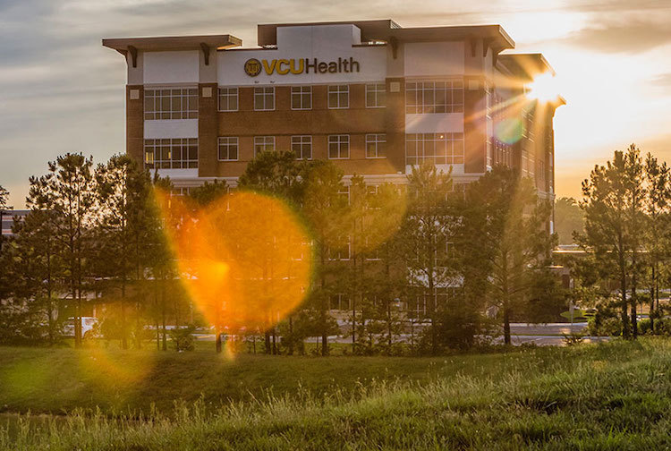 Image of the Short Pump Pavilion location for VCU Health at sunrise.