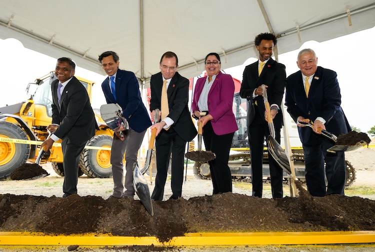 VCU, VCU Health, VCU Pauley Heart Leaders, and Mayor Danny Avula break ground with shovels