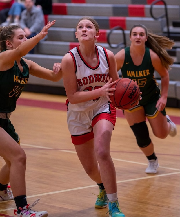 high school basketball players on the court, Bella is in the middle.